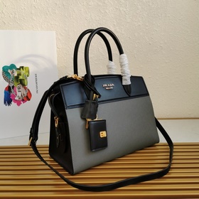 Сумка Prada из кожи Saffiano и телячьей кожи Двойные ручкиз кожи