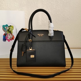 Сумка Prada из кожи Saffiano и телячьей кожи Кожа Двойные ручки