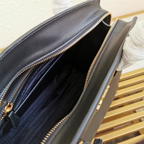 Сумка Prada из кожи Saffiano и телячьей кожи Кожа Двойные ручки 