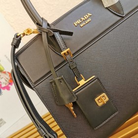 Сумка Prada из кожи Saffiano и телячьей кожи Кожа Двойные ручки 