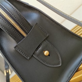 Сумка Prada из кожи Saffiano и телячьей кожи Кожа Двойные ручки 