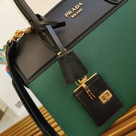 Сумка Prada из кожи Saffiano и телячьей кожи Кожа Двойные ручки 