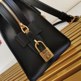 Сумка Prada из кожи Saffiano и телячьей кожи Кожа Двойные ручки 