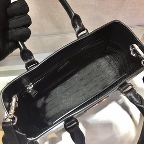 Prada Новая сумка Killer Bag 3-в-1 Артикул： 1BA296 Эта сумка-уби