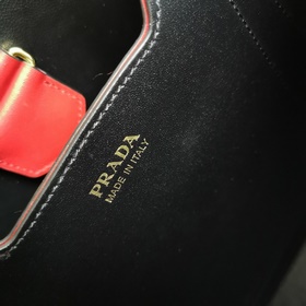 Сумка через плечо PRADA Модель： 1BA212 Изготовлена из импортной к