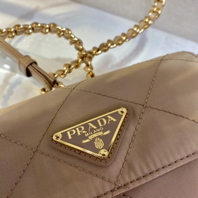 Prada Подержанная сумка через плечо Модель： 1BD622 Эта б/у сумка