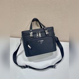 Prada Косметичка Артикул： 2UP012 Сумка через плечо Эта сумка из 