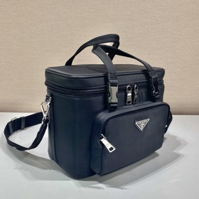 Prada Косметичка Артикул： 2UP012 Сумка через плечо Эта сумка из 