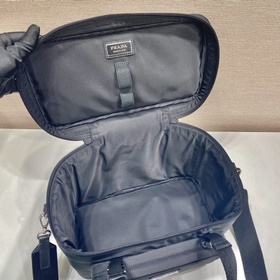 Prada Косметичка Артикул： 2UP012 Сумка через плечо Эта сумка из 