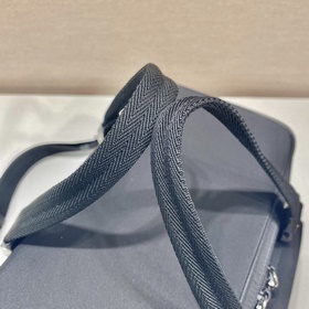 Prada Косметичка Артикул： 2UP012 Сумка через плечо Эта сумка из 