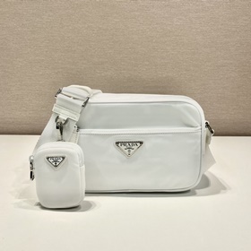 Prada Новая модель «три в одном» Артикул： 1BC167 Эта прямоугольн