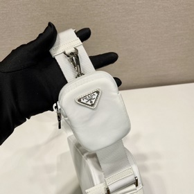 Prada Новая модель «три в одном» Артикул： 1BC167 Эта прямоугольн