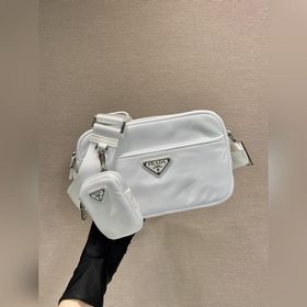 Prada Новая модель «три в одном» Артикул： 1BC167 Эта прямоугольн