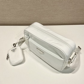 Prada Новая модель «три в одном» Артикул： 1BC167 Эта прямоугольн