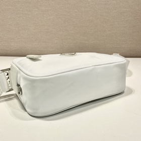 Prada Новая модель «три в одном» Артикул： 1BC167 Эта прямоугольн