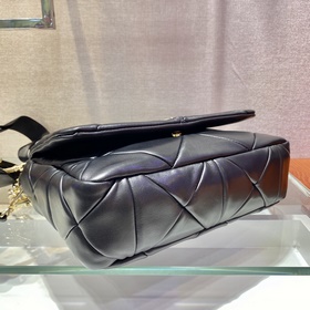 Prada Новая модель «три в одном» Артикул： 1BD291 Большая сумка и