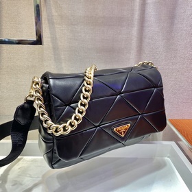 Prada Новая модель «три в одном» Артикул： 1BD291 Большая сумка и