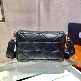 Prada Новая модель «три в одном» Артикул： 1BD291 Большая сумка и
