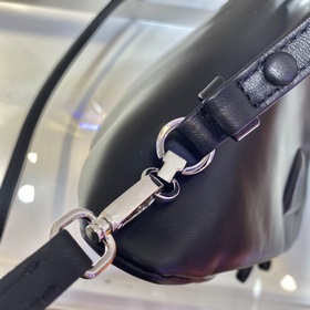Prada Новая женская сумка Модель： 1BA315 Эта уникальная сумка из