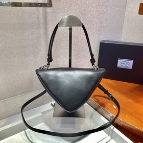 Prada Новая женская сумка Модель： 1BA315 Эта уникальная сумка из