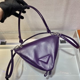 Prada Новая женская сумка Модель： 1BA315 Эта уникальная сумка из