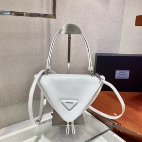 Prada Новая женская сумка Модель： 1BA315 Эта уникальная сумка из