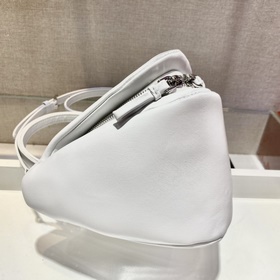 Prada Новая женская сумка Модель： 1BA315 Эта уникальная сумка из