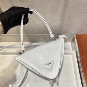 Prada Новая женская сумка Модель： 1BA315 Эта уникальная сумка из