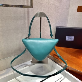 Prada Новая женская сумка Модель： 1BA315 Эта уникальная сумка из