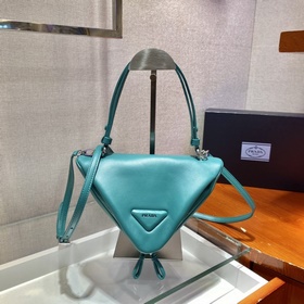 Prada Новая женская сумка Модель： 1BA315 Эта уникальная сумка из
