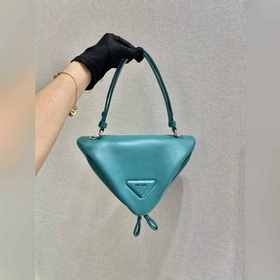 Prada Новая женская сумка Модель： 1BA315 Эта уникальная сумка из