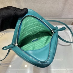 Prada Новая женская сумка Модель： 1BA315 Эта уникальная сумка из