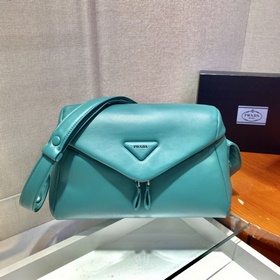 Prada Новая женская сумка Модель： 1BC165 Эта сумка изготовлена и