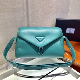 Prada Новая женская сумка Модель： 1BC165 Эта сумка изготовлена и