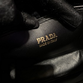 Prada Новая женская сумка мини-размера Артикул： 1BA286 Эта мини-