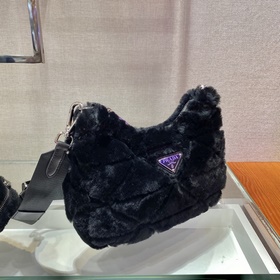Prada Пушистая сумка «три в одном» Артикул： 1BC151 Эта пушистая 