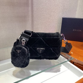 Prada Пушистый три в одном Артикул： 1BC292 Этот пушистый три в о