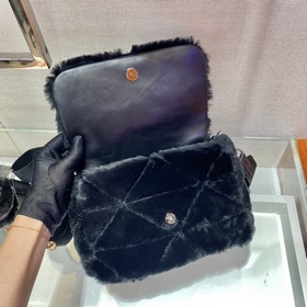Prada Пушистый три в одном Артикул： 1BC292 Этот пушистый три в о