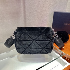 Prada Пушистый три в одном Артикул： 1BC292 Этот пушистый три в о