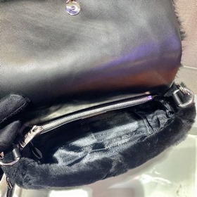 Prada Пушистый три в одном Артикул： 1BC292 Этот пушистый три в о