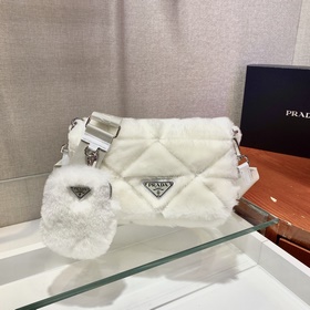 Prada Пушистый три в одном Артикул： 1BC292 Этот пушистый три в о