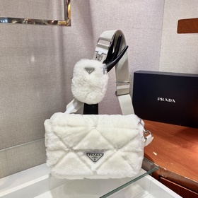 Prada Пушистый три в одном Артикул： 1BC292 Этот пушистый три в о
