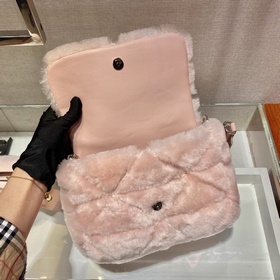 Prada Пушистый три в одном Артикул： 1BC292 Этот пушистый три в о