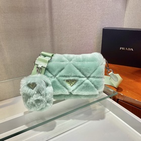 Prada Пушистый три в одном Артикул： 1BC292 Этот пушистый три в о