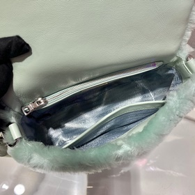 Prada Пушистый три в одном Артикул： 1BC292 Этот пушистый три в о