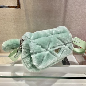 Prada Пушистый три в одном Артикул： 1BC292 Этот пушистый три в о