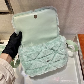 Prada Пушистый три в одном Артикул： 1BC292 Этот пушистый три в о