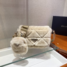 Prada Пушистый три в одном Артикул： 1BC292 Этот пушистый три в о