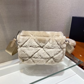 Prada Пушистый три в одном Артикул： 1BC292 Этот пушистый три в о