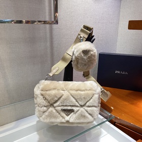 Prada Пушистый три в одном Артикул： 1BC292 Этот пушистый три в о